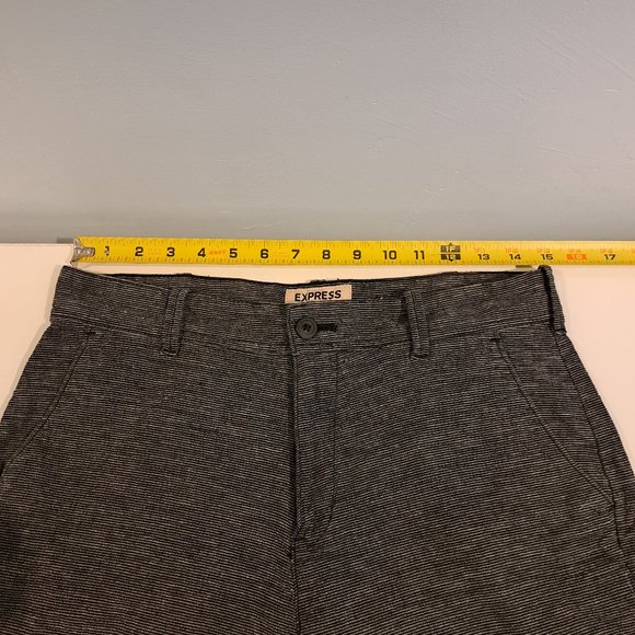 Express Men's 30" Classic Fit Linen Blend Flat Front Shorts - Picture 13 of 16